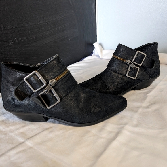 Pointed toe shoes with front zipper - Picture 2 of 5